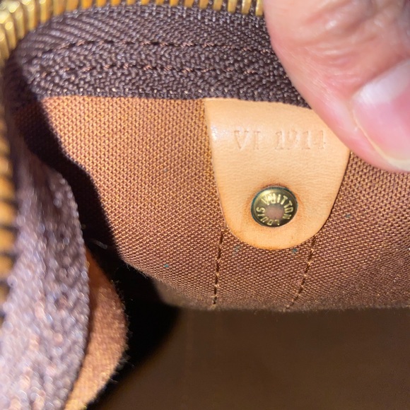Authentic Louis Vuitton GM - Picture 4 of 13